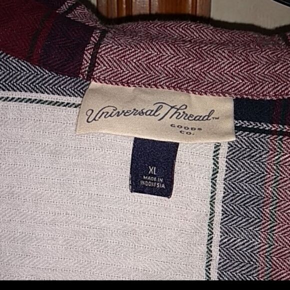 💥Universal Thread plaid v neck blouse - Picture 5 of 7